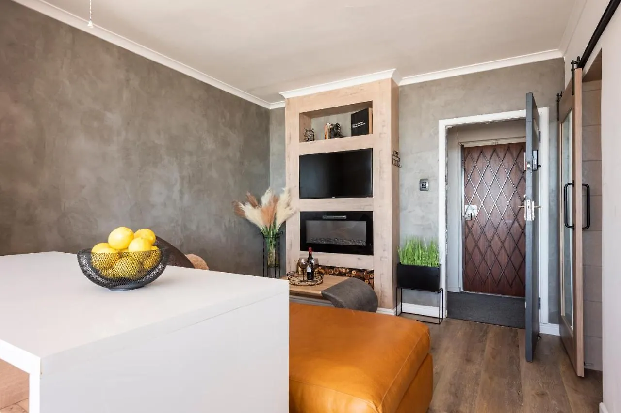 Fully Kitted Bachelor Apartment Cape Town