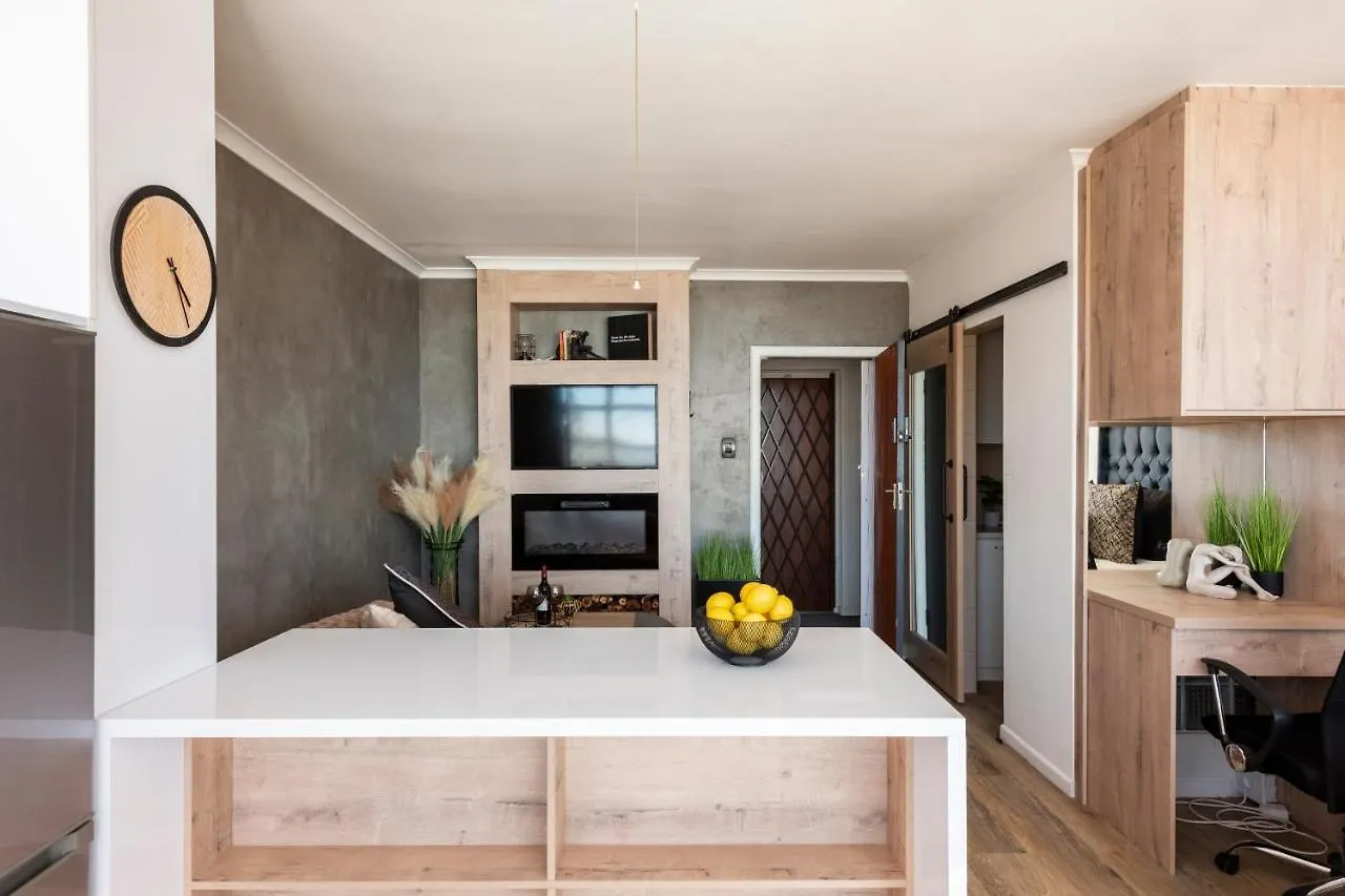 Fully Kitted Bachelor Apartment Cape Town
